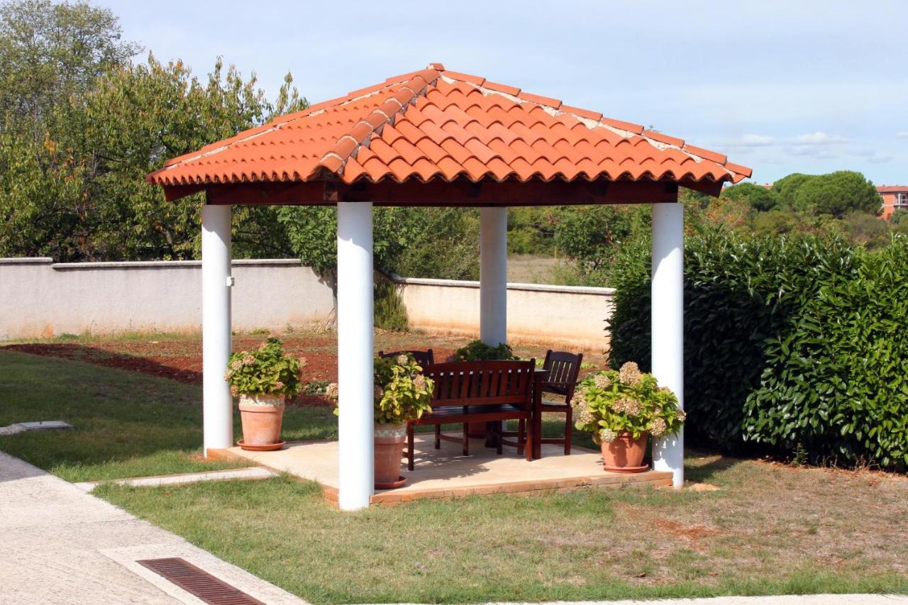 Apartments With A Parking Space Valbandon, Fazana - 7296 Štinjan Esterno foto